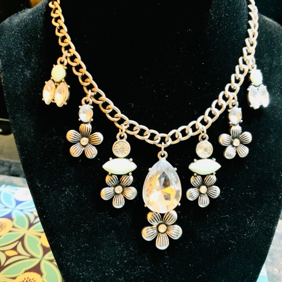 Vintage Silver Floral Jeweled STATEMENT NECKLACE NWOT ⭐️CRYSTAL EARRINGS - Picture 13 of 15